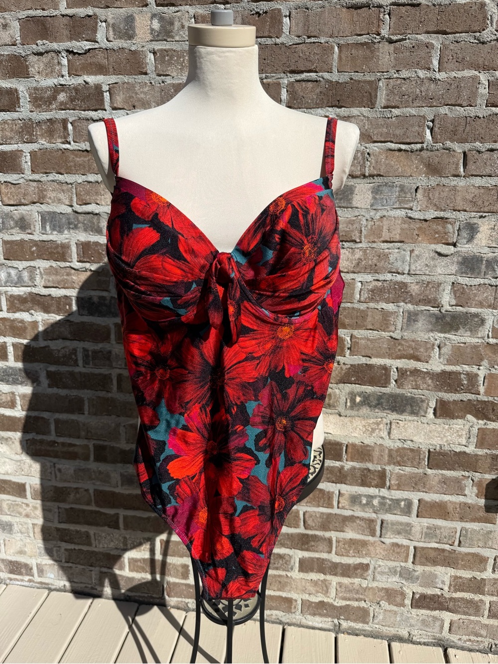 38G Pour Moi Red Floral One-Piece Swimsuit 38G - Picture 2 of 14